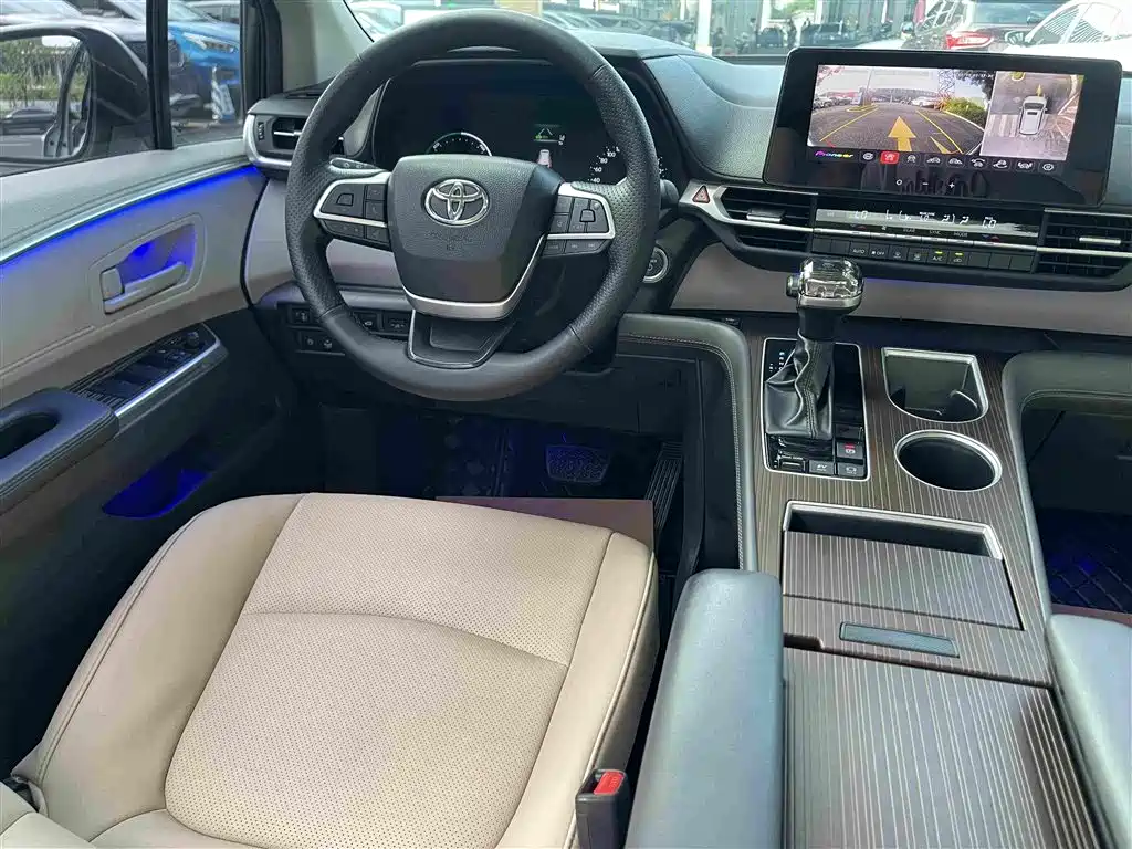 Toyota Sienna — миниатюра 29
