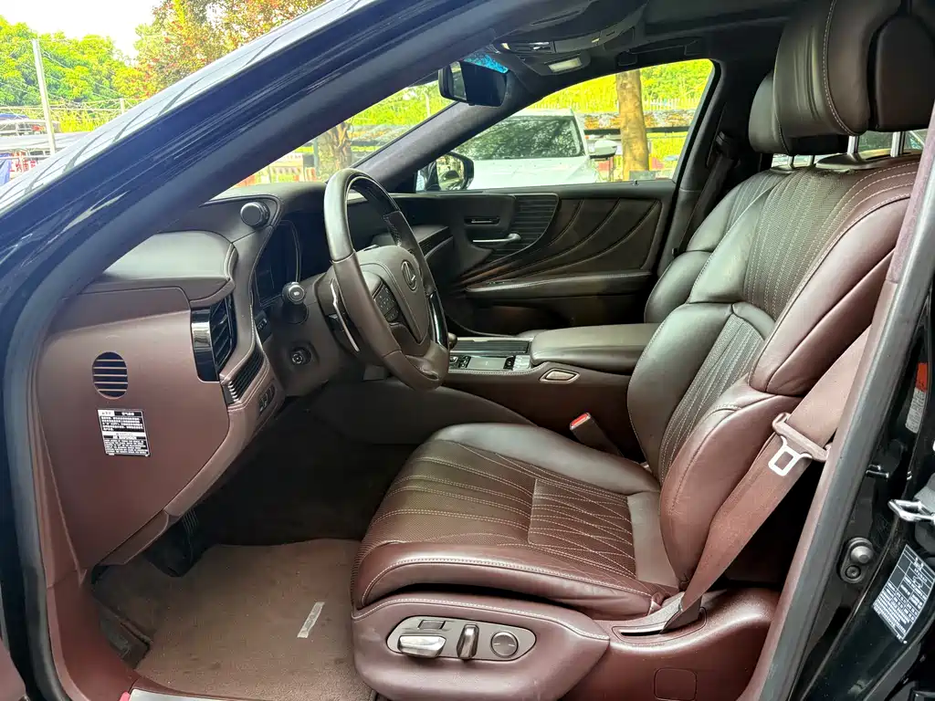 Lexus LS — миниатюра 4
