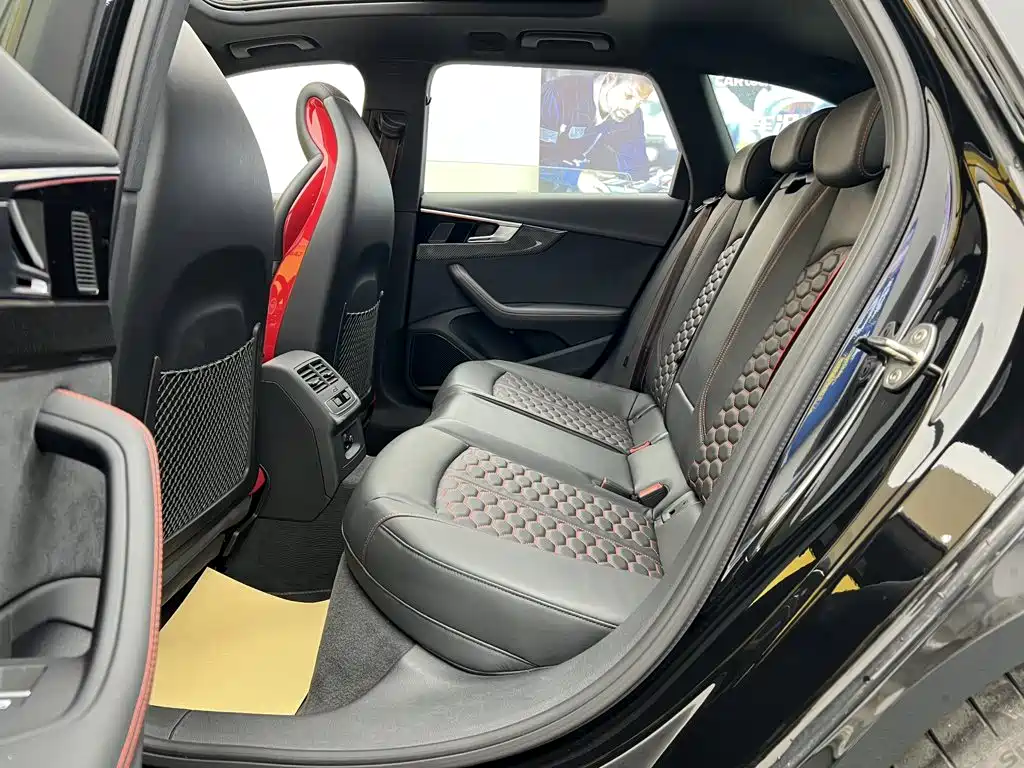Audi RS 4 — миниатюра 23