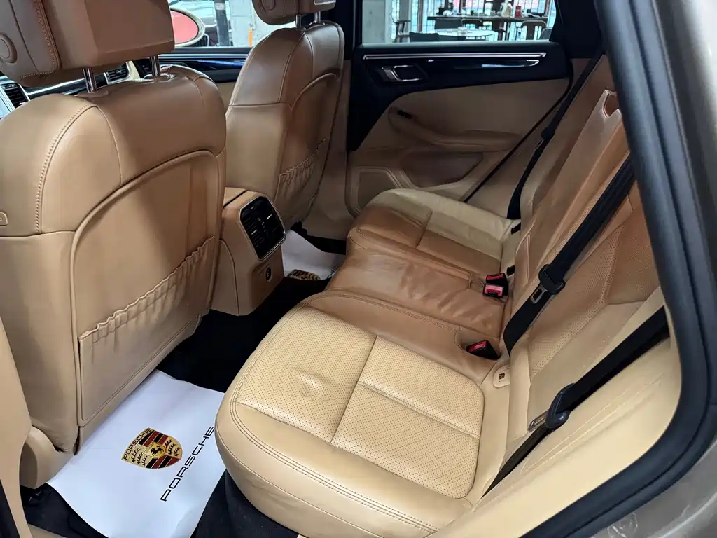 Porsche Macan — миниатюра 12