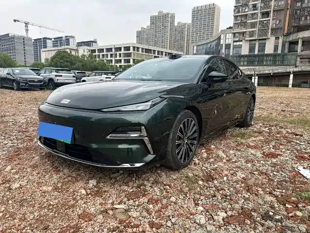 2025 Geely Galaxy Xingyao 8