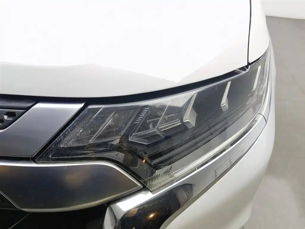 Mitsubishi Outlander 2019 2.4L 5 мест VI