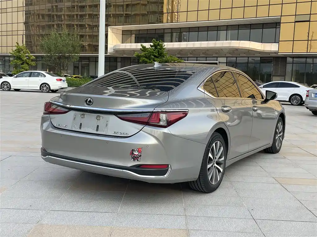 Lexus ES — миниатюра 9