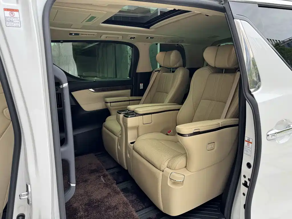 Toyota Alphard — миниатюра 15