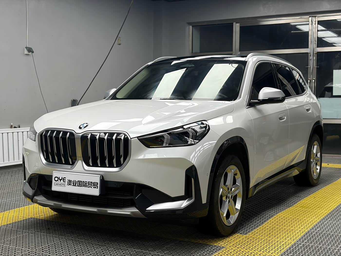 BMW X1 1.5 л 2023 г. Белый, пробег 40000 км