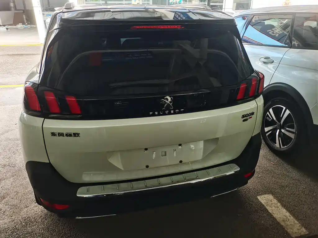 Peugeot 5008 2017 380THP 7 мест Luxury GT