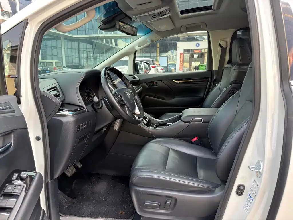 Toyota Vellfire 2023 2.5L HV Luxury