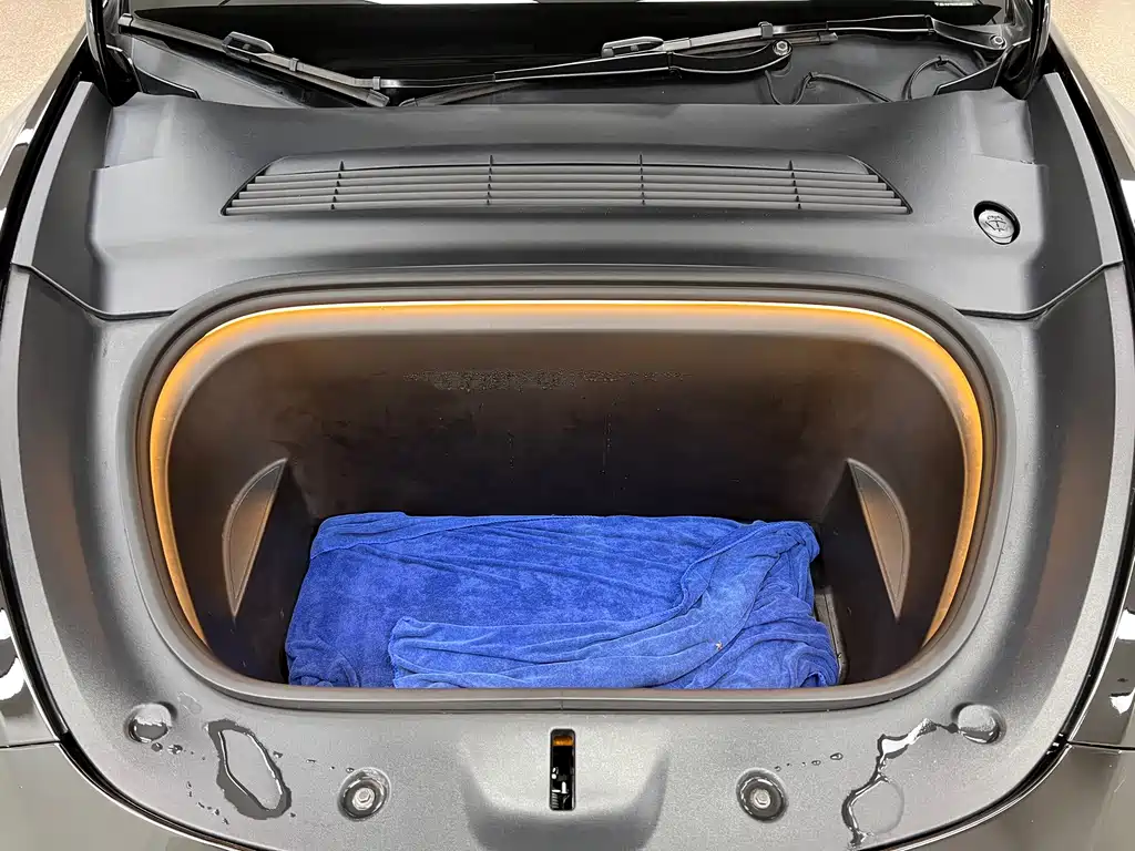 Tesla Model Y — миниатюра 28