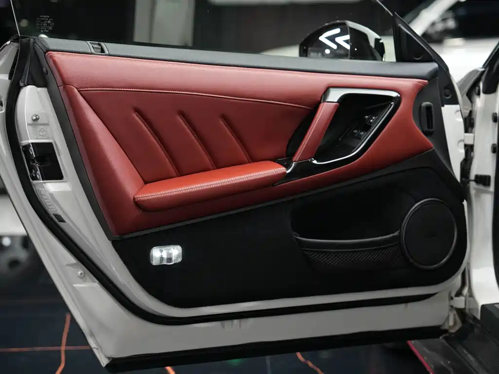 Nissan GT-R — миниатюра 8