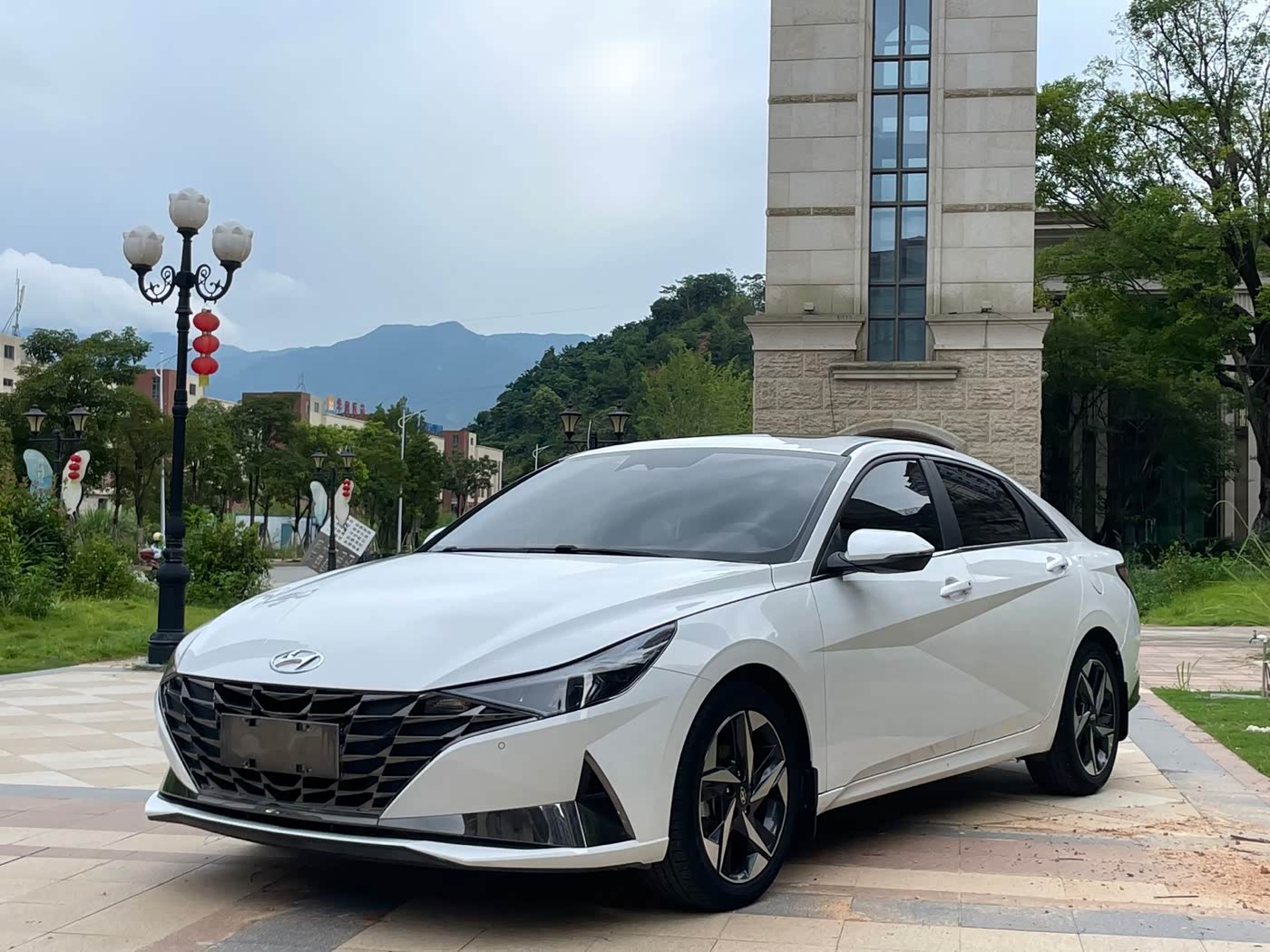 Hyundai Elantra 1.5 л 2022 г. Белый, пробег 39000 км