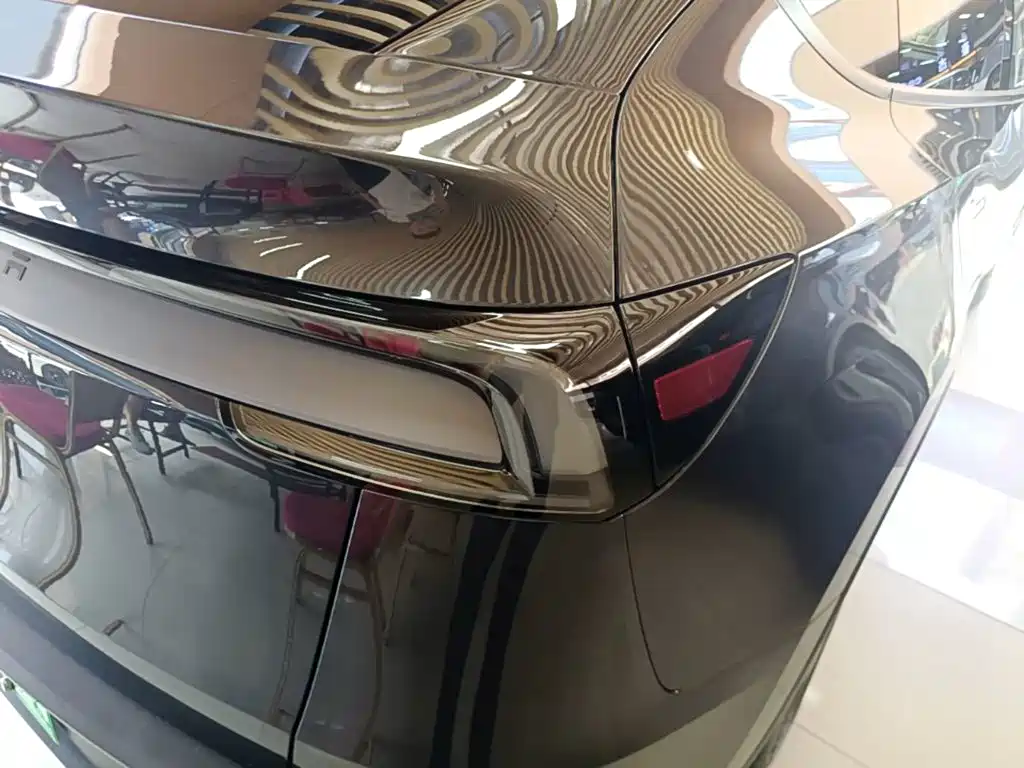 Tesla Model Y — миниатюра 8