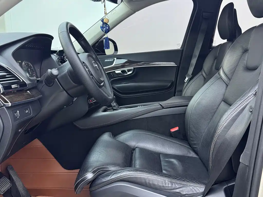Volvo XC90 — миниатюра 4