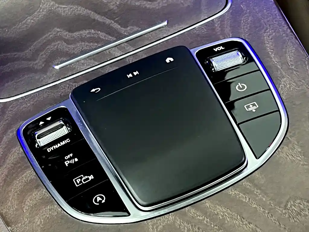 Mercedes-Benz E-Class — миниатюра 11