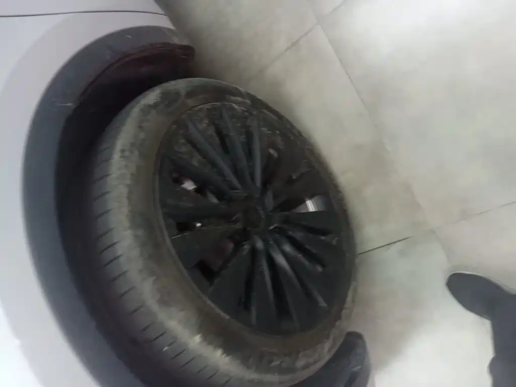 Tesla Model Y — миниатюра 23
