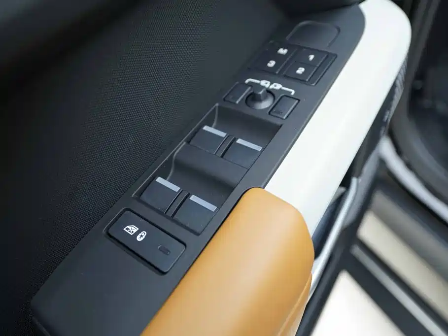 Land Rover Defender — миниатюра 10
