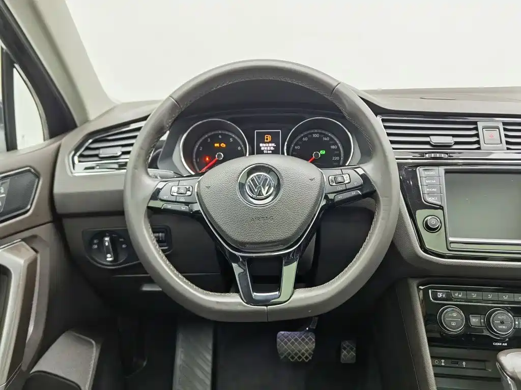 Volkswagen Tiguan L — миниатюра 11