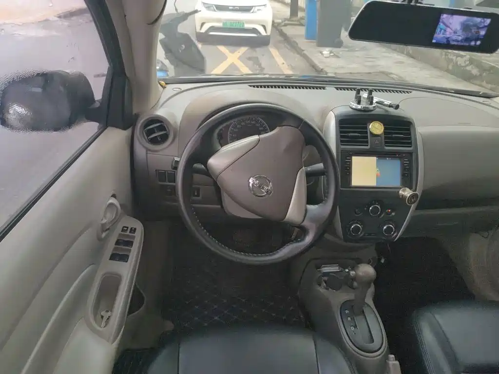 Nissan Sunny — миниатюра 6