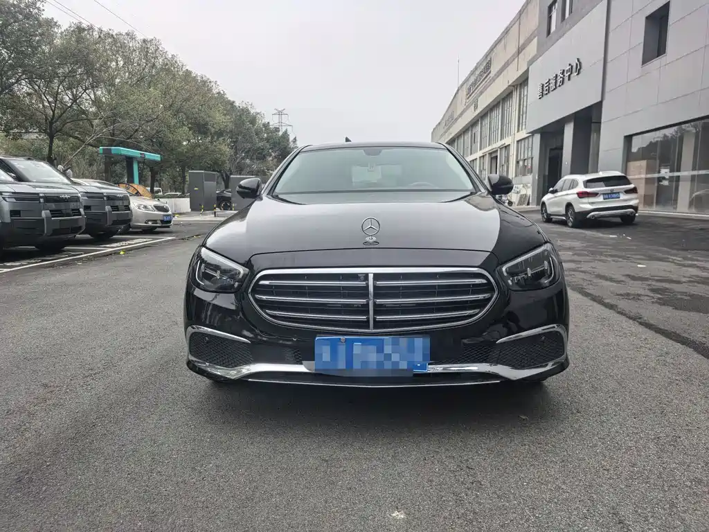Mercedes-Benz E-Class - фото 2
