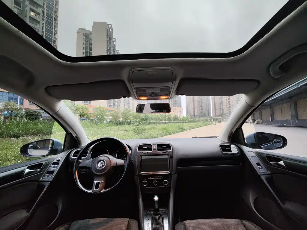 Volkswagen Golf 2012 1.6 AT Comfort