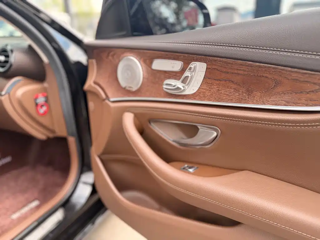 Mercedes-Benz E-Class — миниатюра 23
