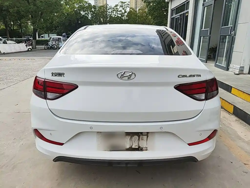 Hyundai Elantra — миниатюра 6