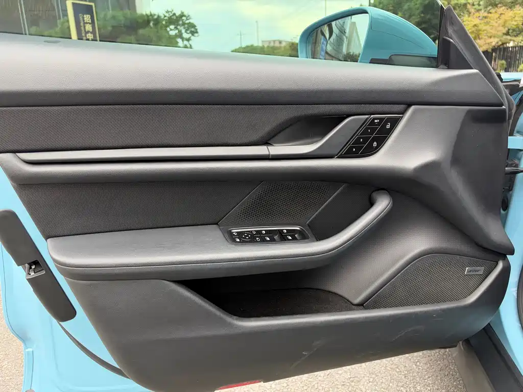 Porsche Taycan — миниатюра 4