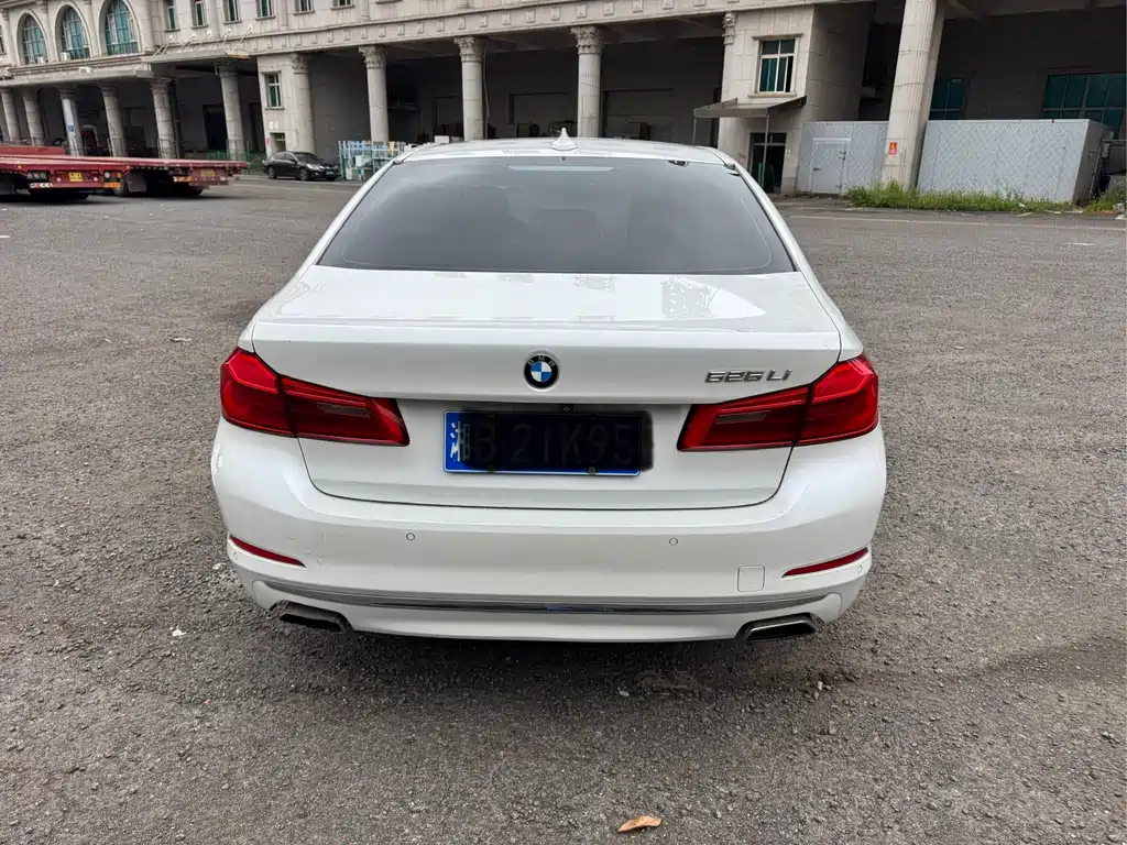 BMW 5 Series — миниатюра 8