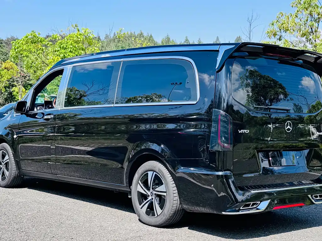 Mercedes-Benz Vito 2024 2.0T Elite 7 мест