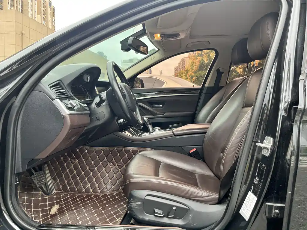 BMW 5 Series — миниатюра 5