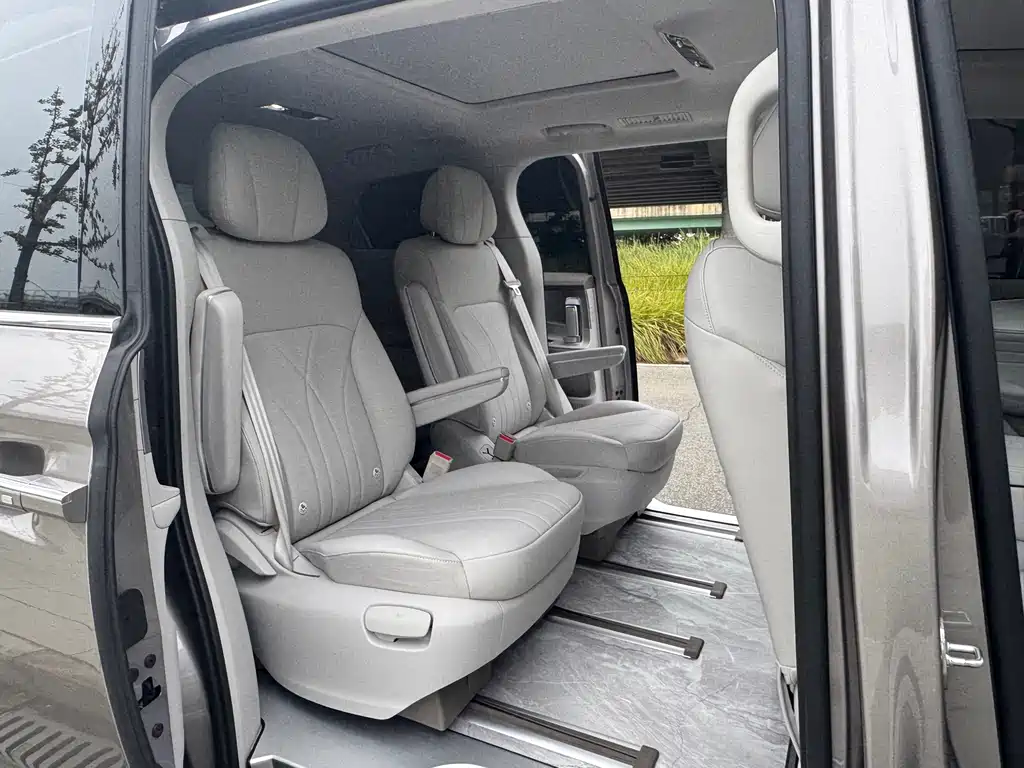 Roewe iMAX8 New Energy — миниатюра 10