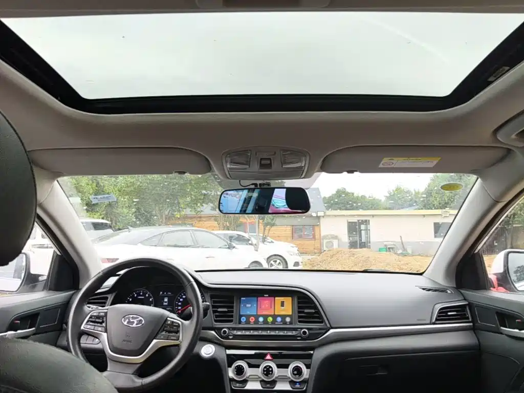 Hyundai Elantra — миниатюра 18
