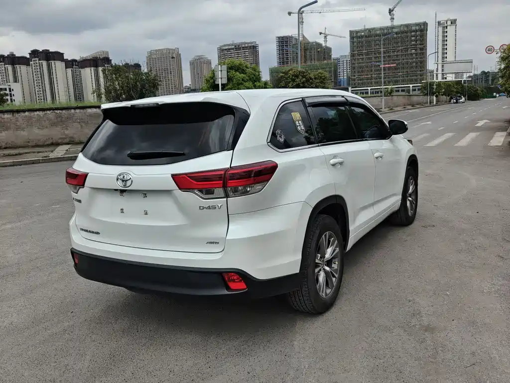 TOYOTA HIGHLANDER