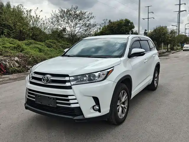 TOYOTA HIGHLANDER