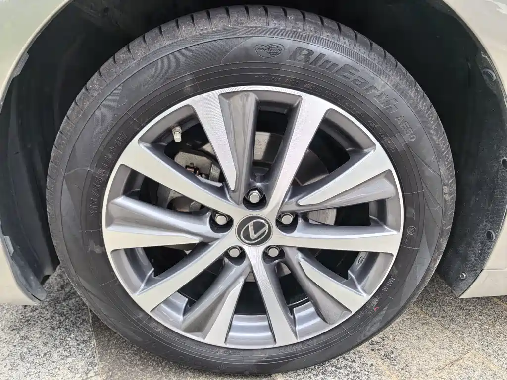 Lexus ES — миниатюра 15
