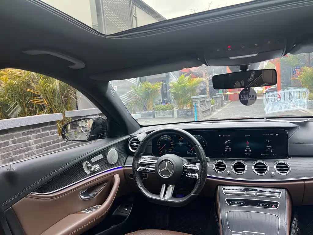 MERCEDES-BENZ E CLASS