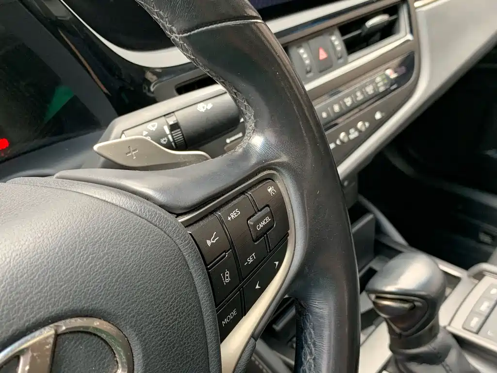 Lexus ES — миниатюра 23