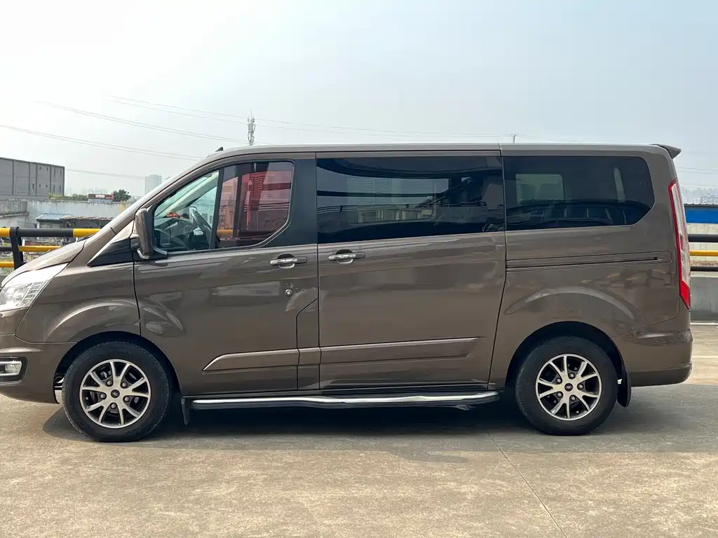 Ford Tourneo — миниатюра 6