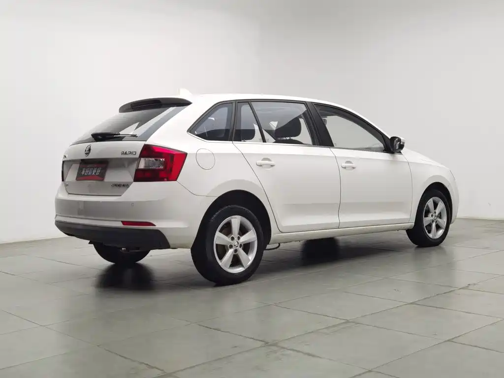 Skoda Rapid Spaceback — миниатюра 2