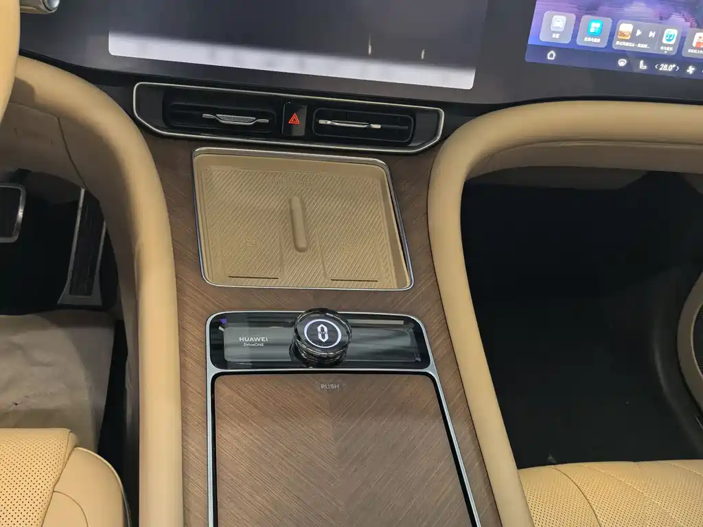 AITO ASK THE WORLD M9