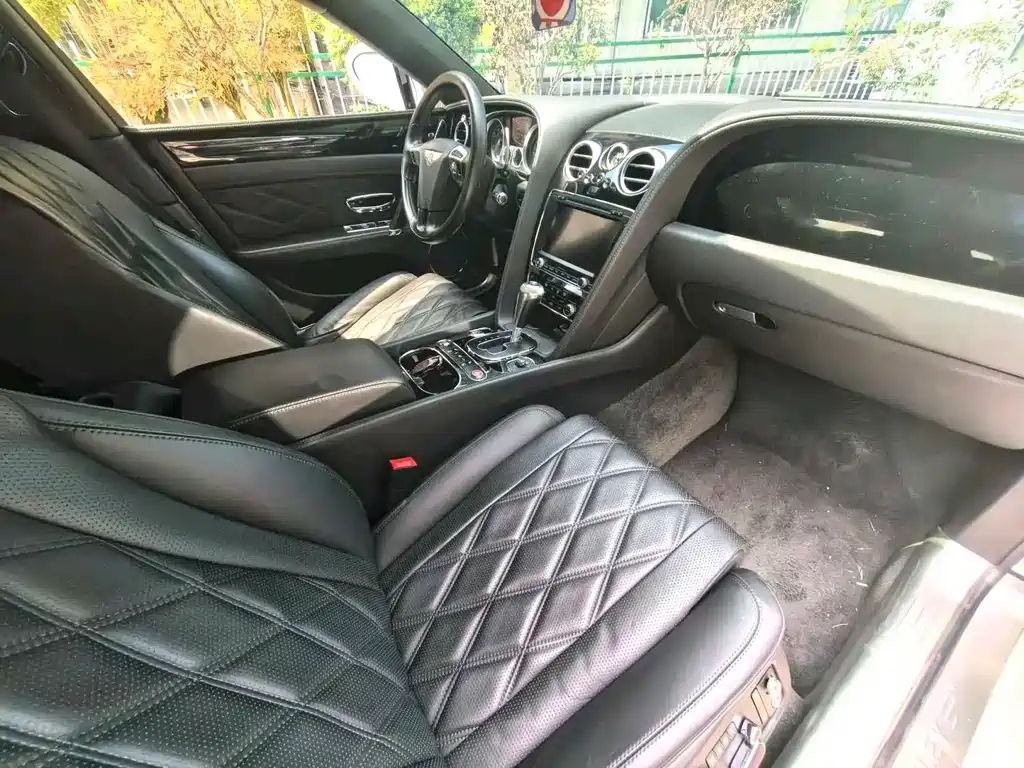 Bentley Flying Spur — миниатюра 3