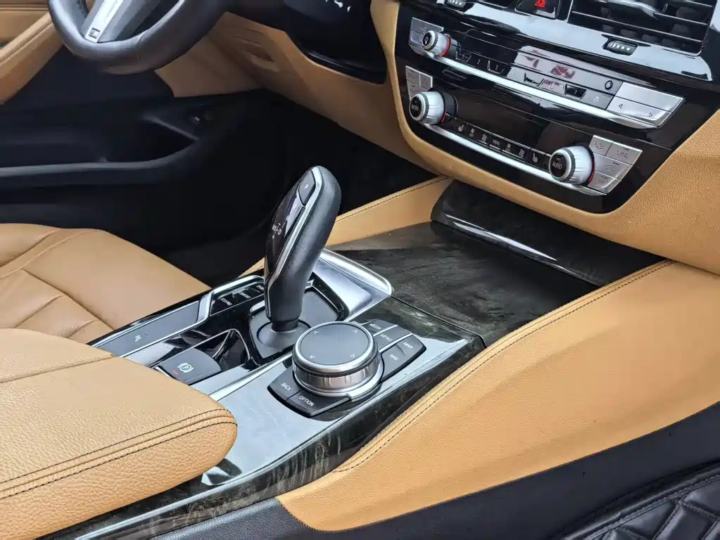 BMW 5 Series — миниатюра 5