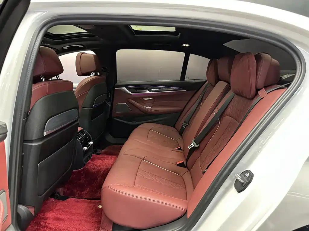 BMW 5 Series — миниатюра 7