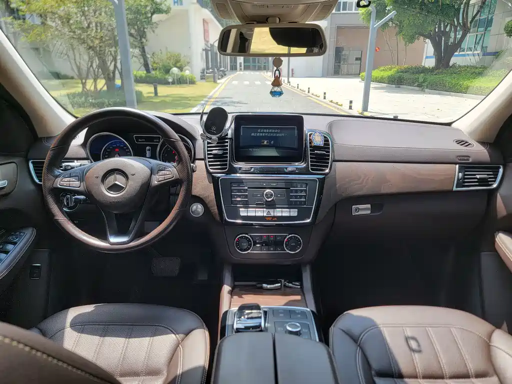Mercedes-Benz GLE (Import) — миниатюра 11