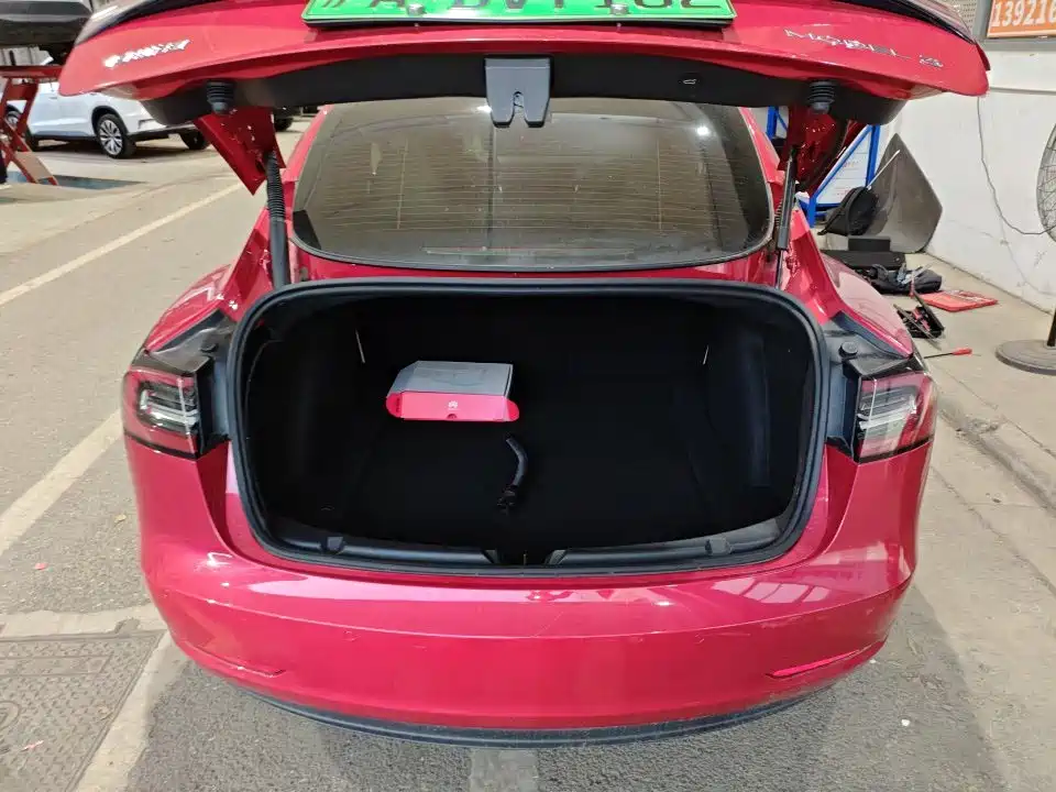 Tesla Model 3 — миниатюра 7