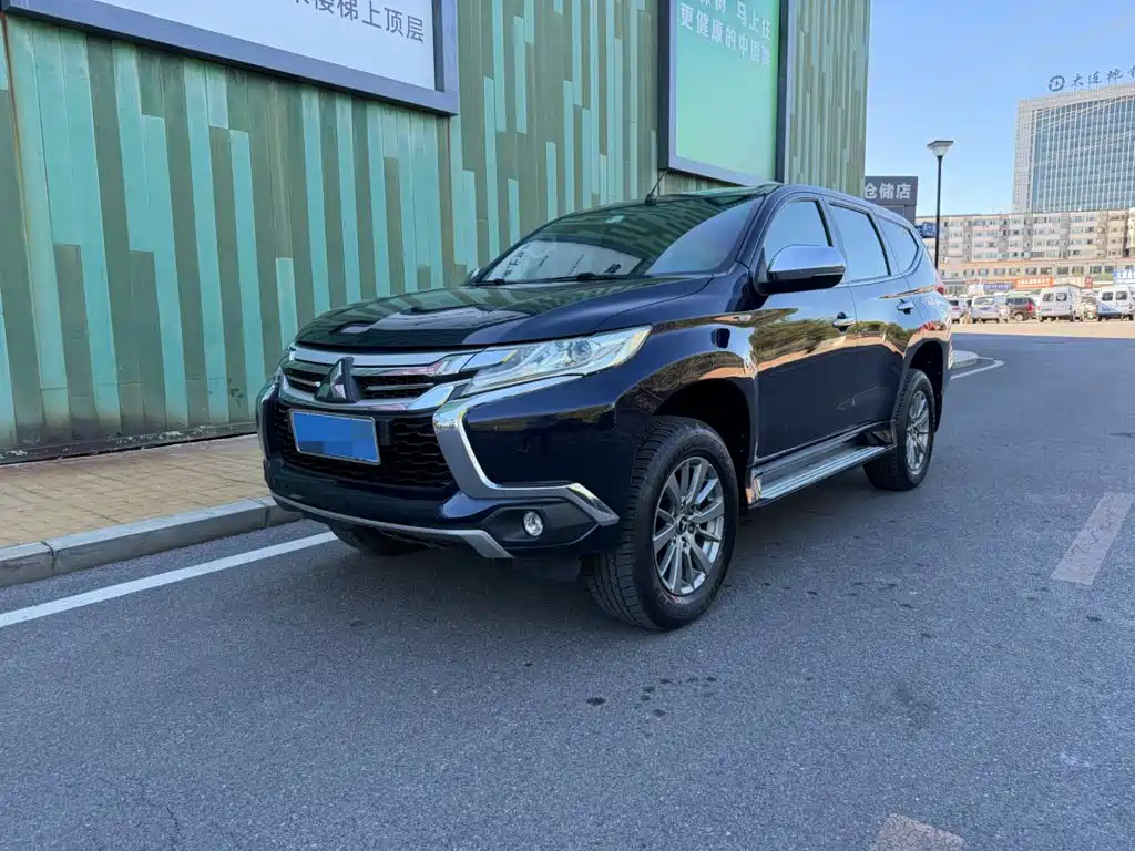 Mitsubishi Pajero (Import)