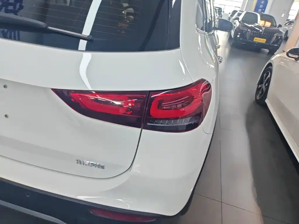 Mercedes-Benz GLA — миниатюра 8
