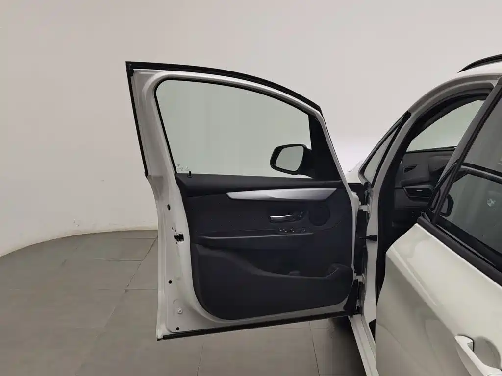 BMW 2 Series Active Tourer — миниатюра 8