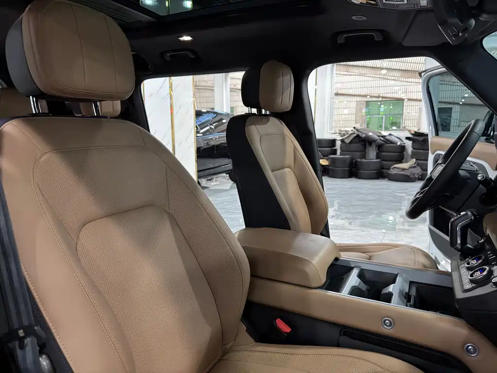 Land Rover Defender — миниатюра 12