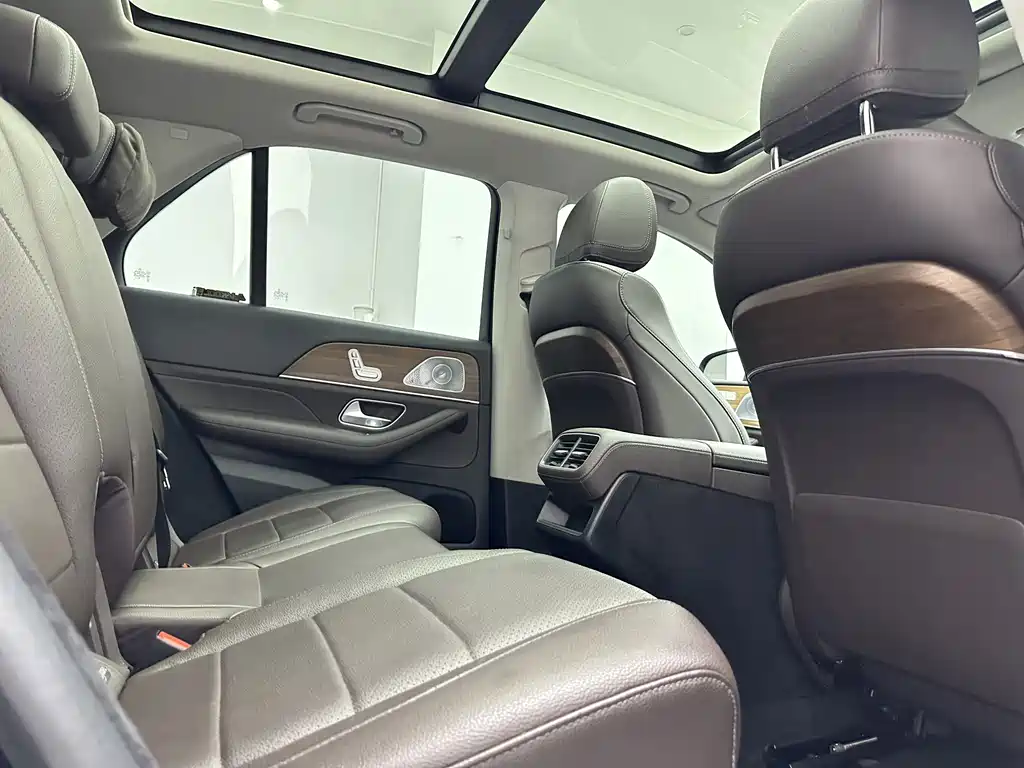 Mercedes-Benz GLE (Import) — миниатюра 16
