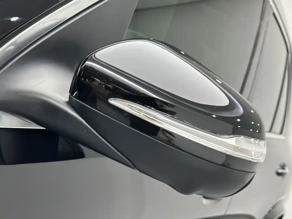Mercedes-Benz GLE (Import) — миниатюра 25